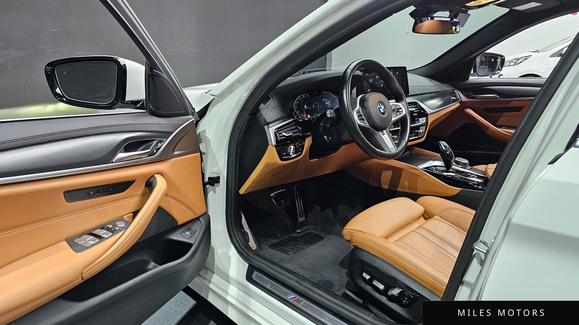 BMW 5 Series (G30) 2023 — миниатюра 11