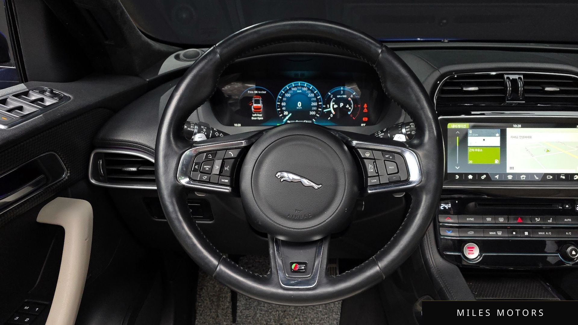 Jaguar F-PACE 2017 — миниатюра 13
