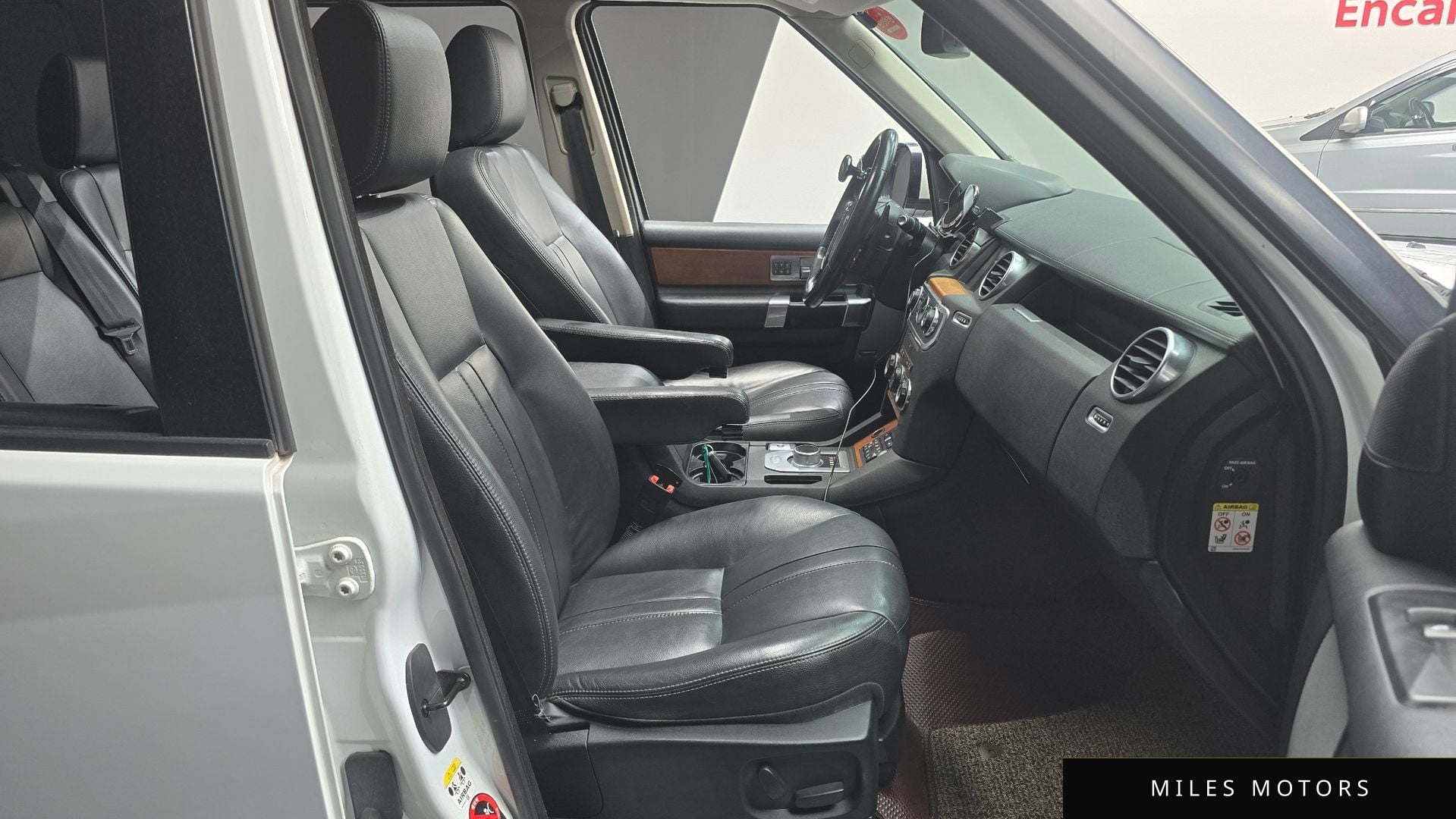 Land Rover Discovery 2016 — миниатюра 10