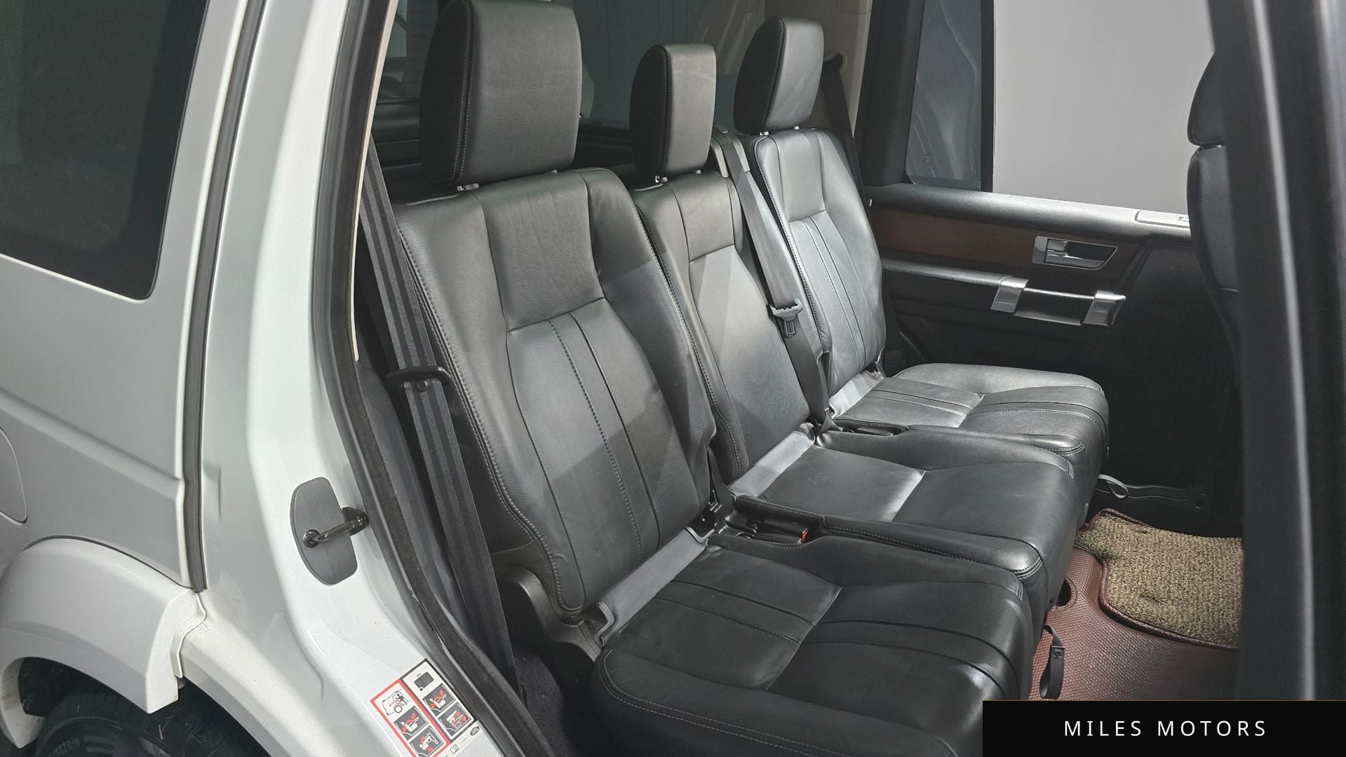 Land Rover Discovery 2016 — миниатюра 12