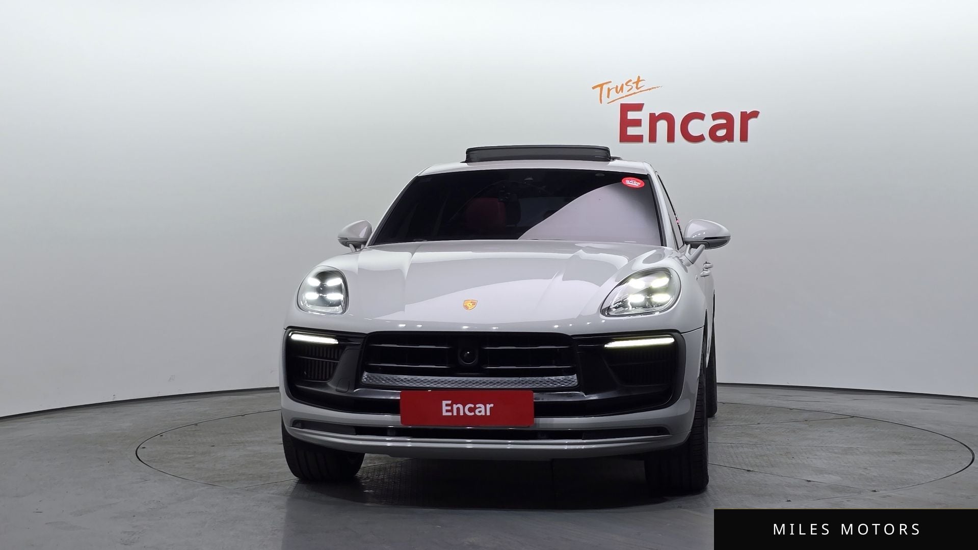 Porsche Macan 2022 — миниатюра 3