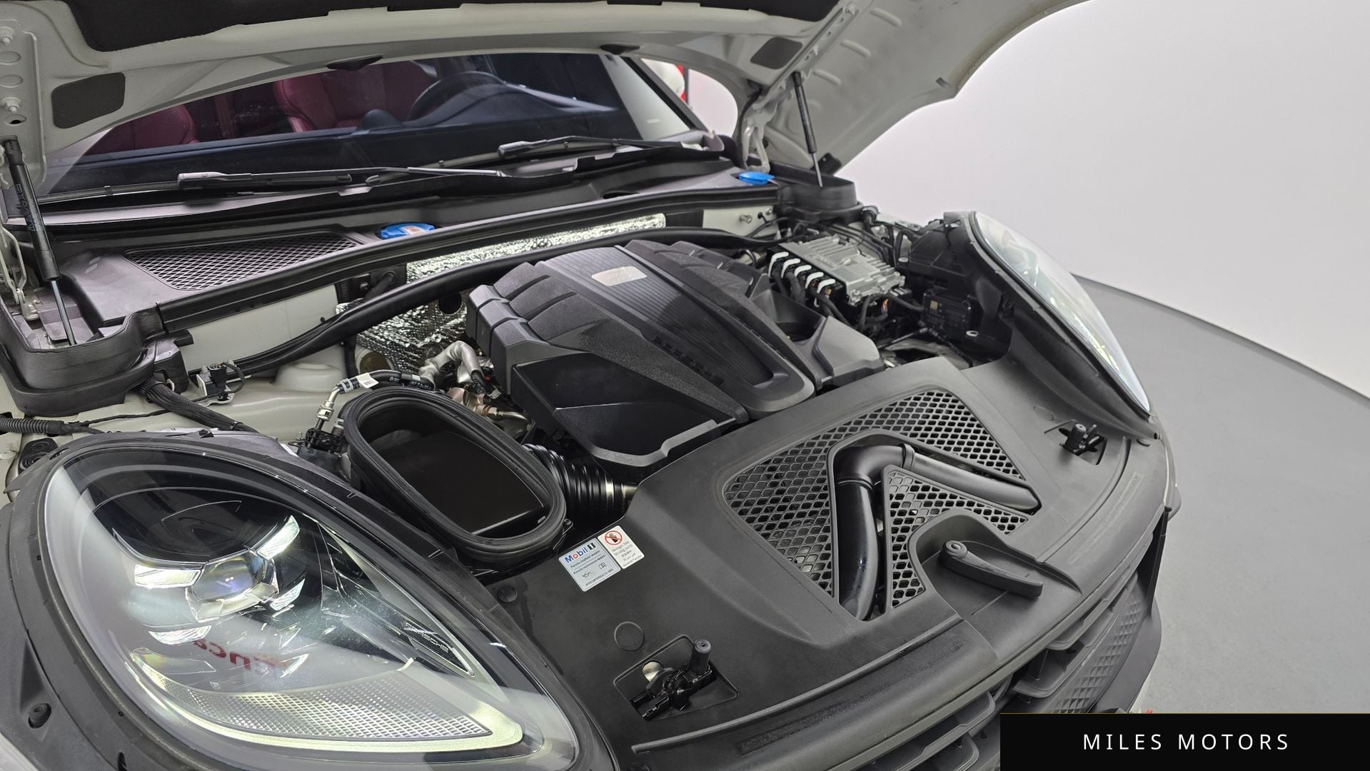 Porsche Macan 2022 — миниатюра 6
