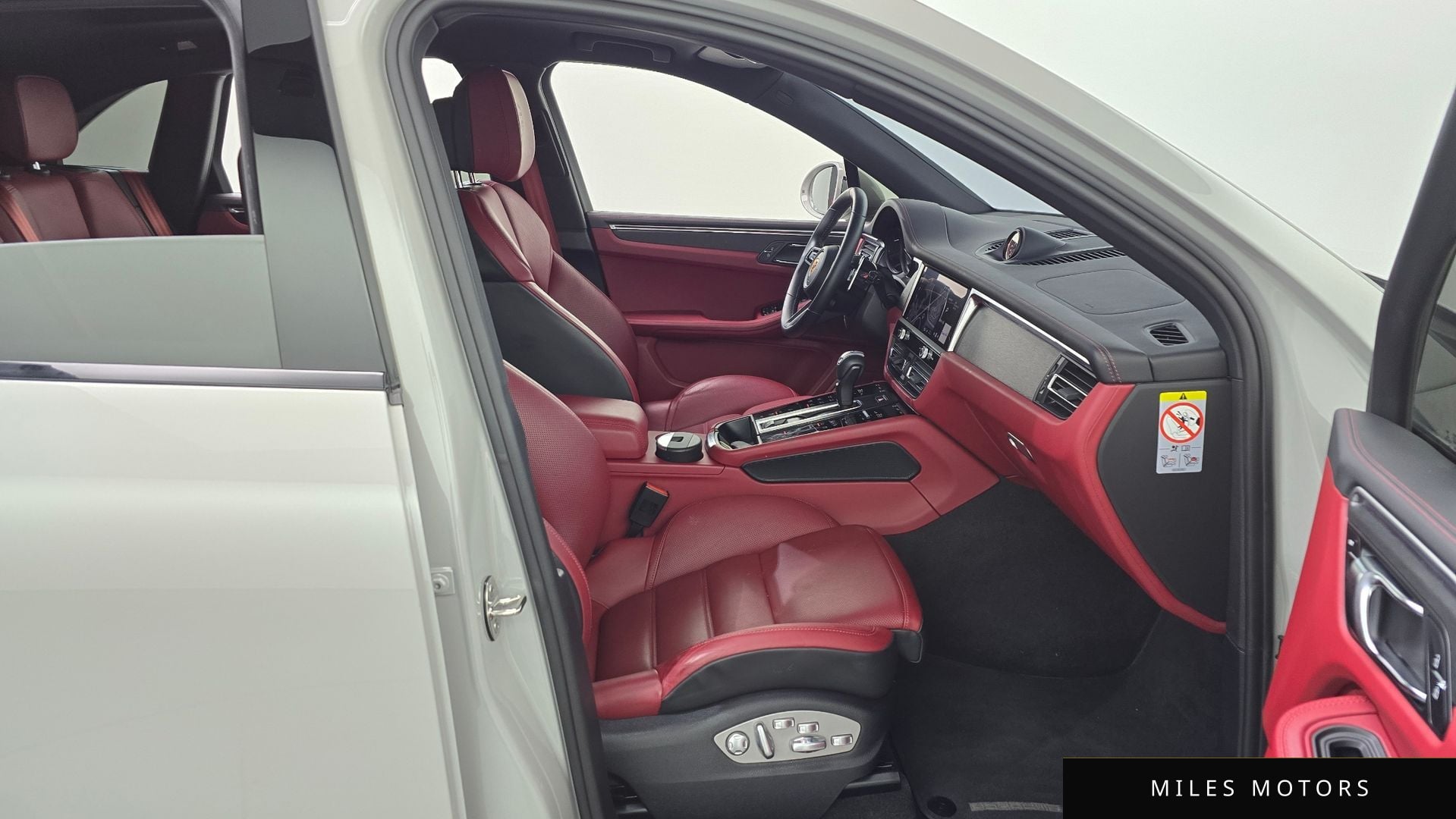 Porsche Macan 2022 — миниатюра 11