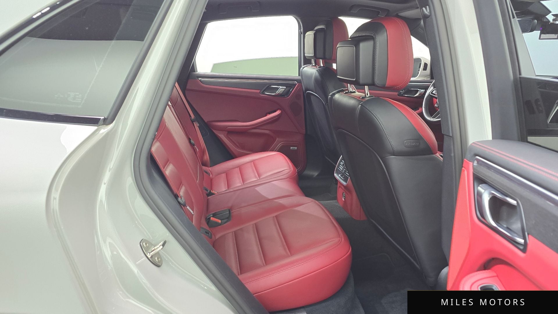 Porsche Macan 2022 — миниатюра 12