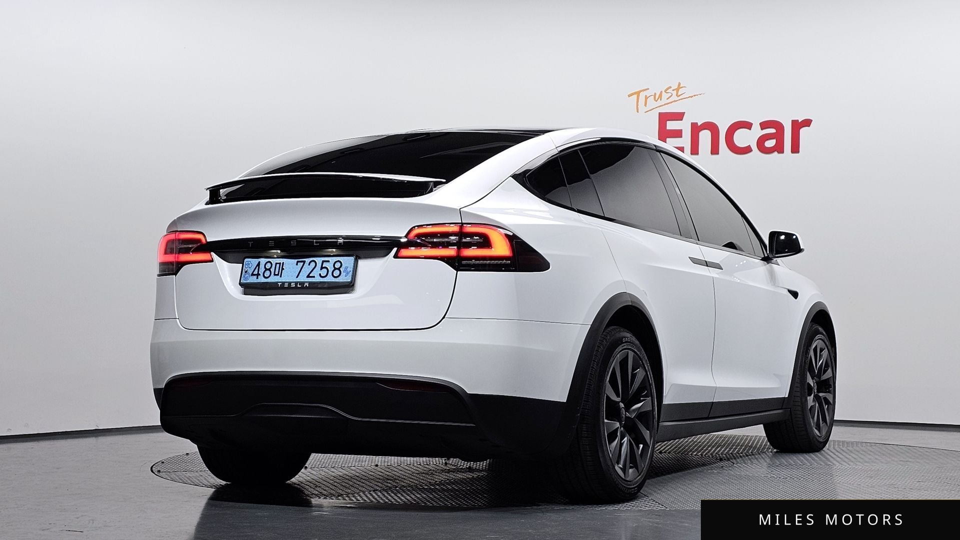 Tesla Model X 2023 — миниатюра 2
