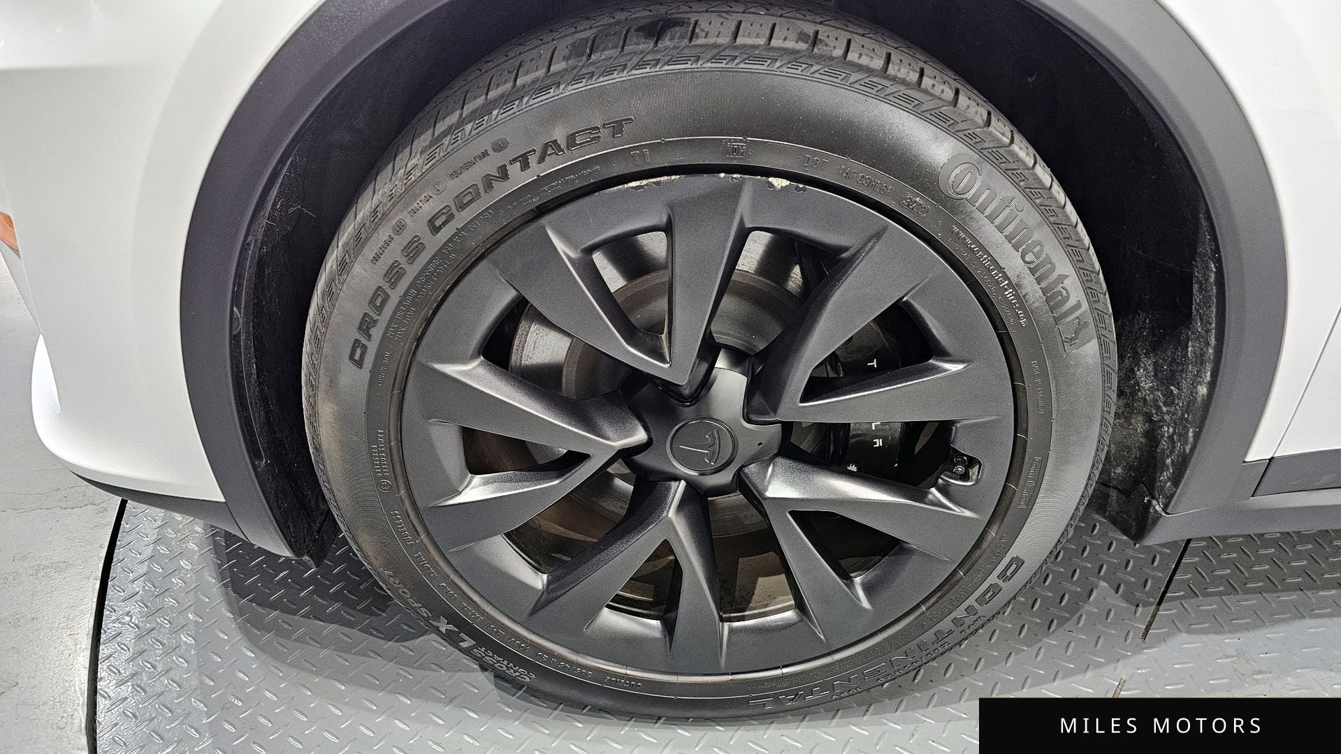 Tesla Model X 2023 — миниатюра 5