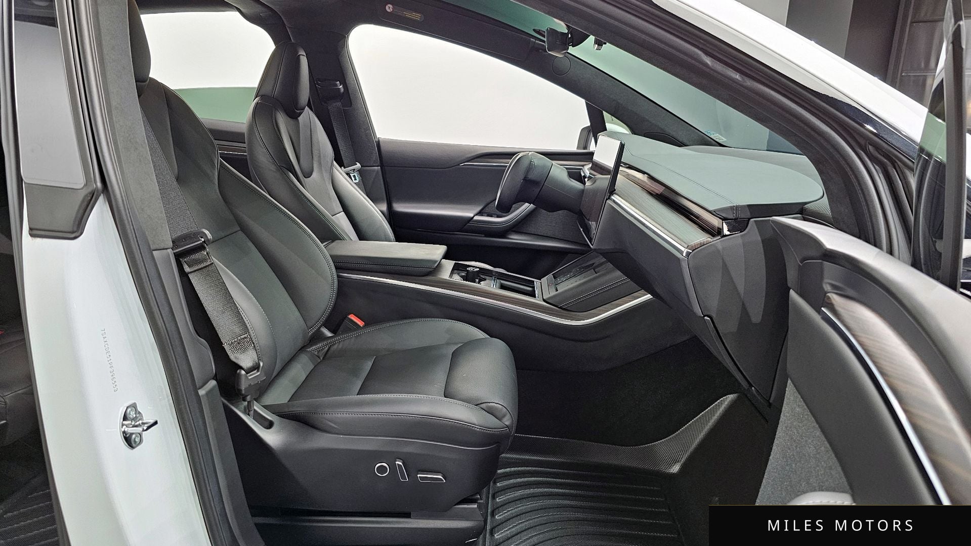 Tesla Model X 2023 — миниатюра 10