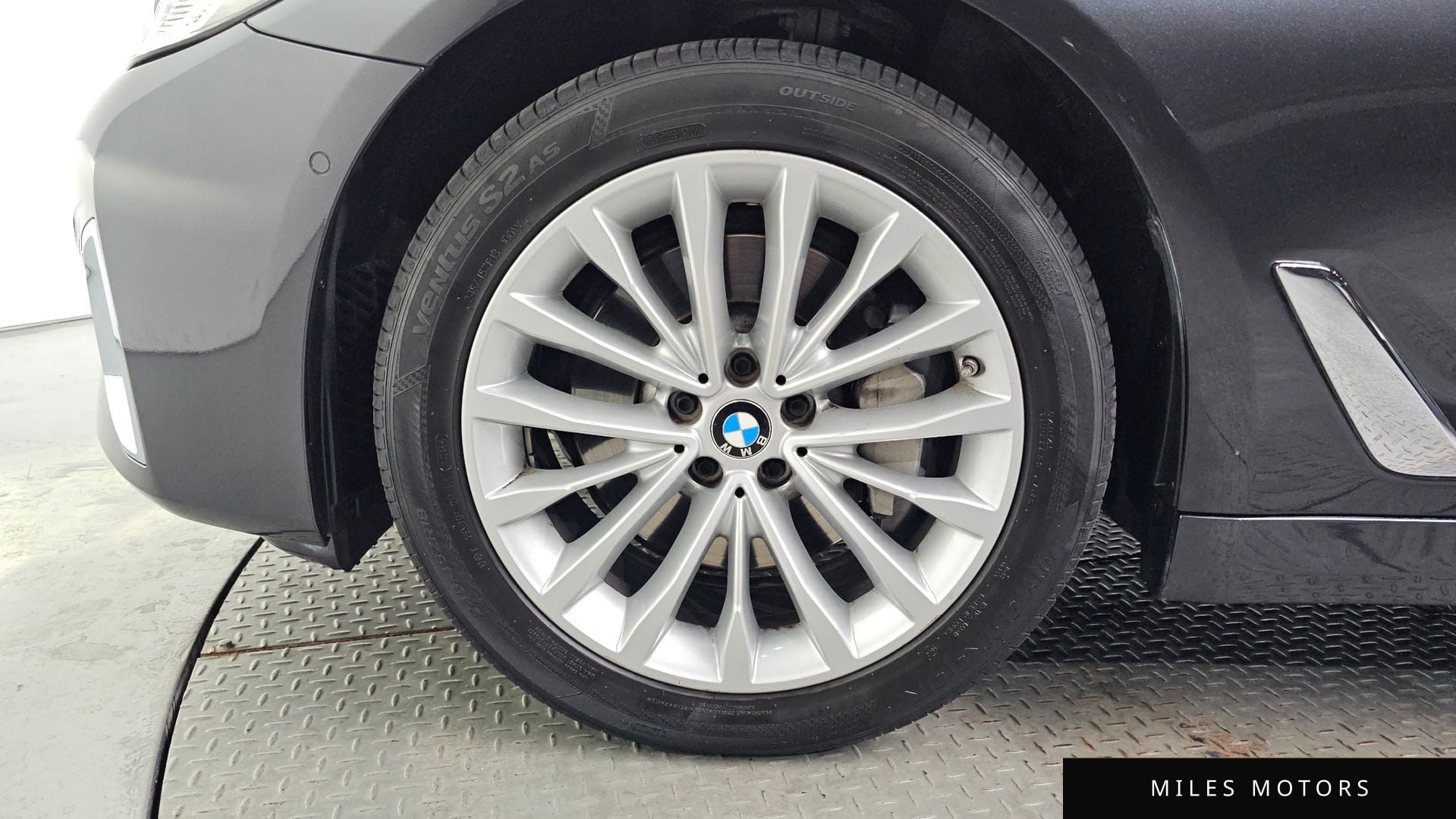 BMW 5 Series (G30) 2021 — миниатюра 5