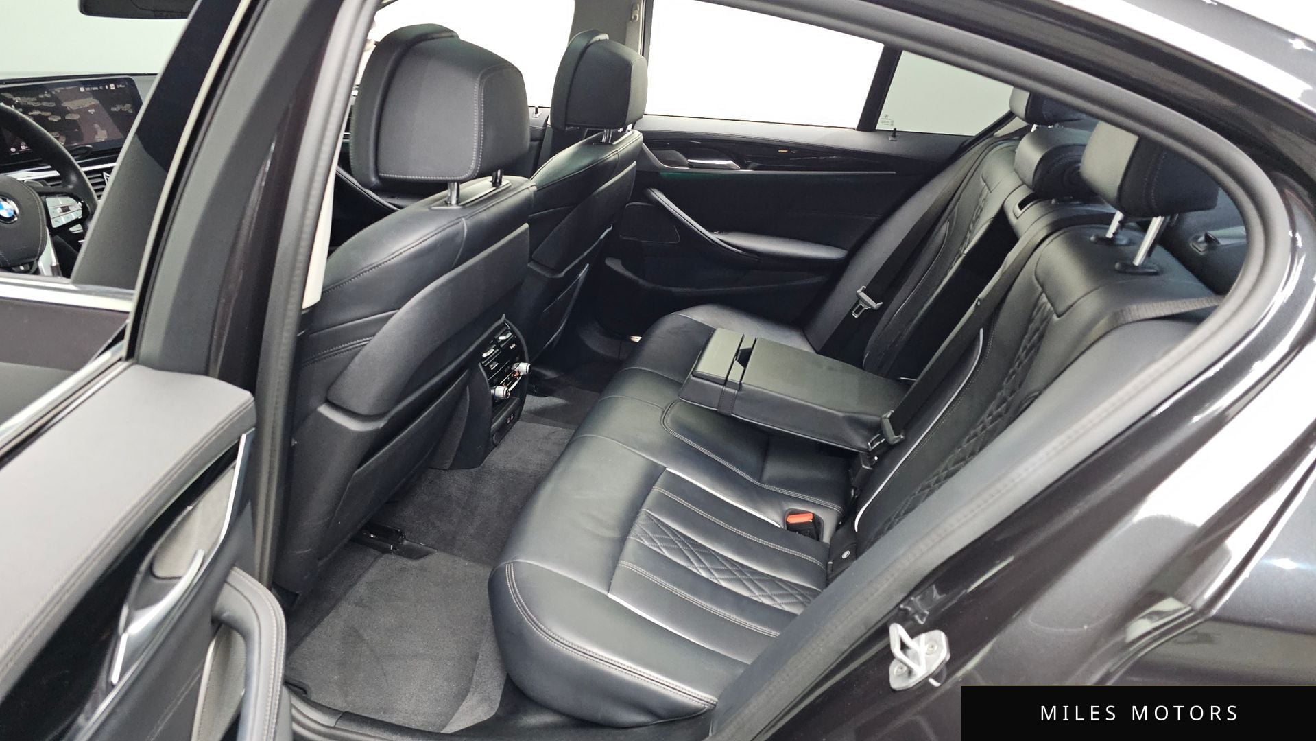 BMW 5 Series (G30) 2021 — миниатюра 11