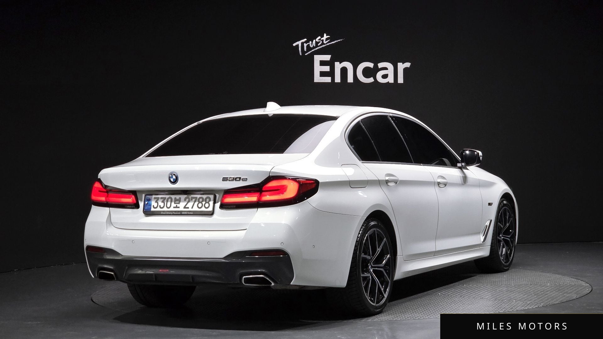 BMW 5 Series (G30) 2022 — миниатюра 2
