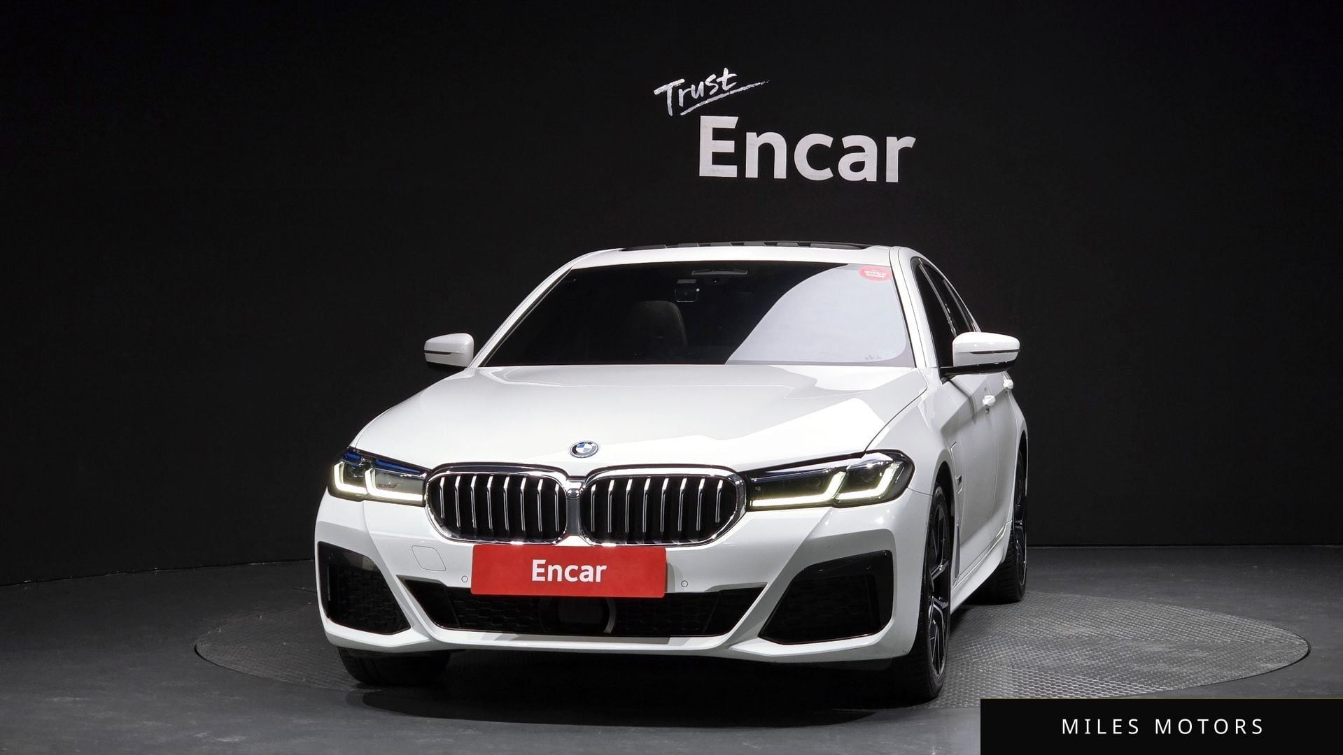 BMW 5 Series (G30) 2022 — миниатюра 3