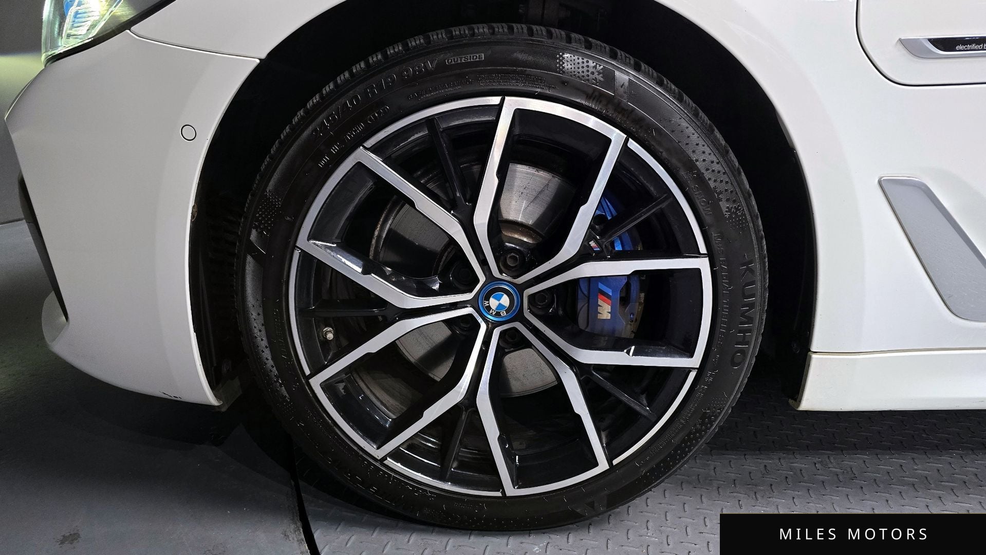 BMW 5 Series (G30) 2022 — миниатюра 5