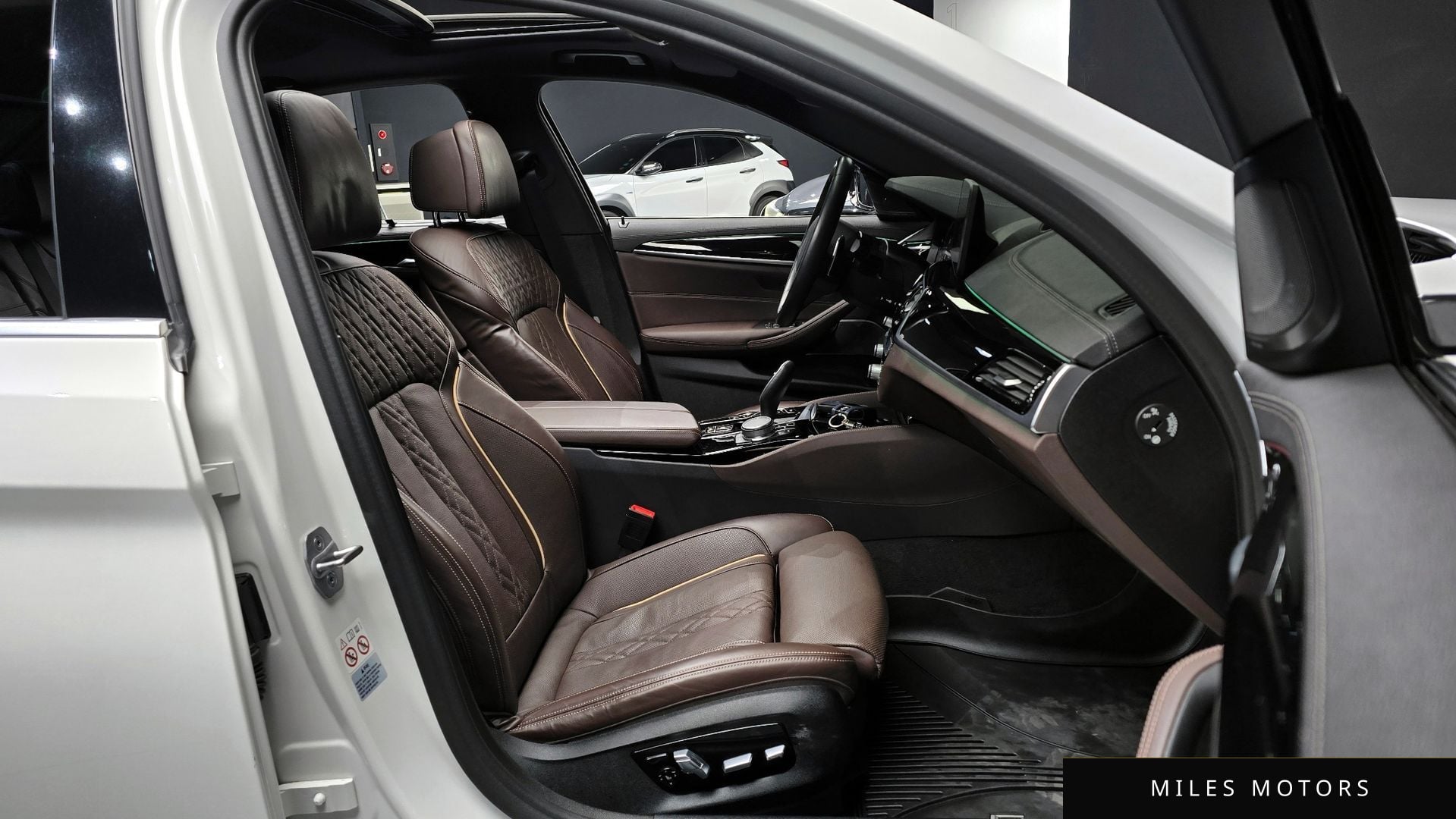 BMW 5 Series (G30) 2022 — миниатюра 10