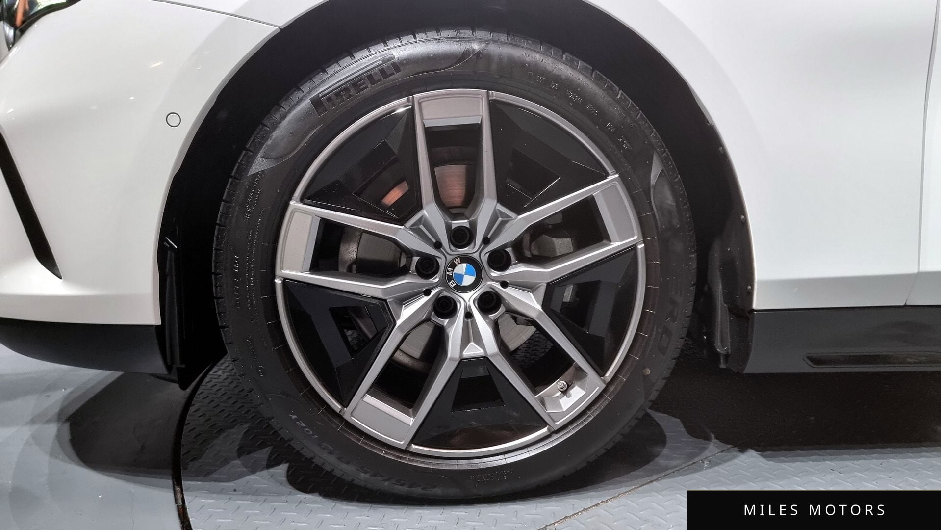 BMW 5시리즈 (G60) 2025 — миниатюра 5