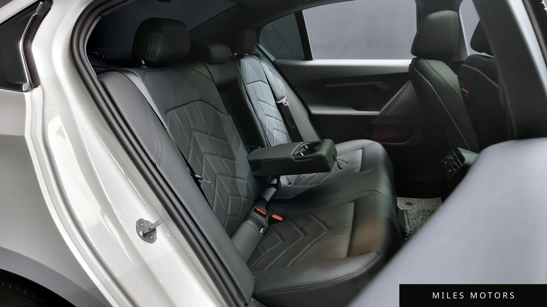 BMW 5시리즈 (G60) 2025 — миниатюра 12