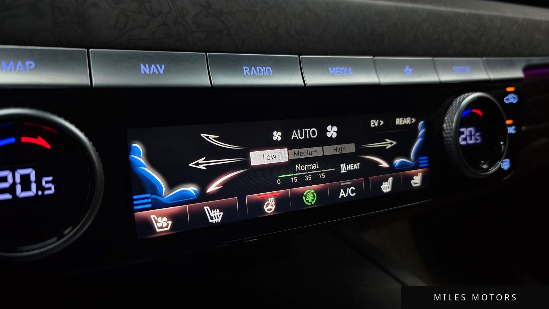 Genesis 일렉트리파이드 G80 (RG3) 2022 — миниатюра 18