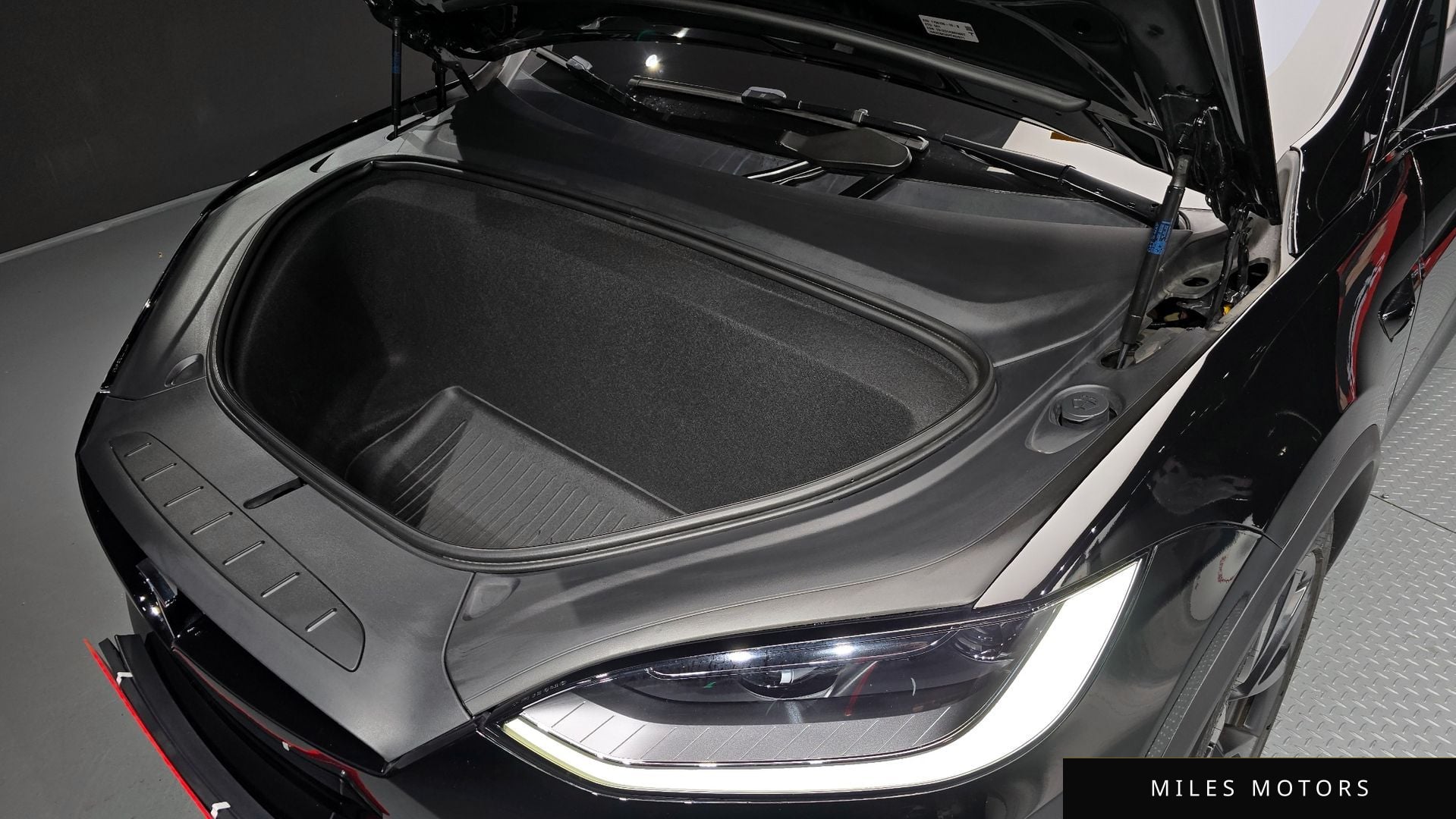 Tesla Model X 2023 — миниатюра 6