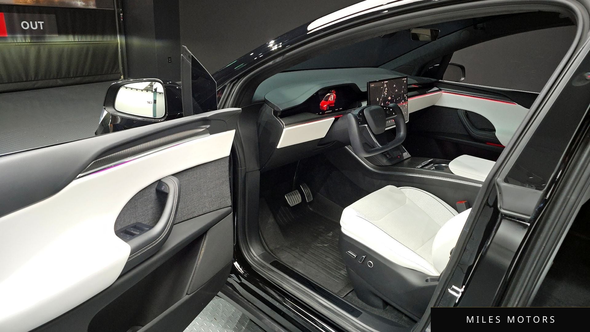 Tesla Model X 2023 — миниатюра 10