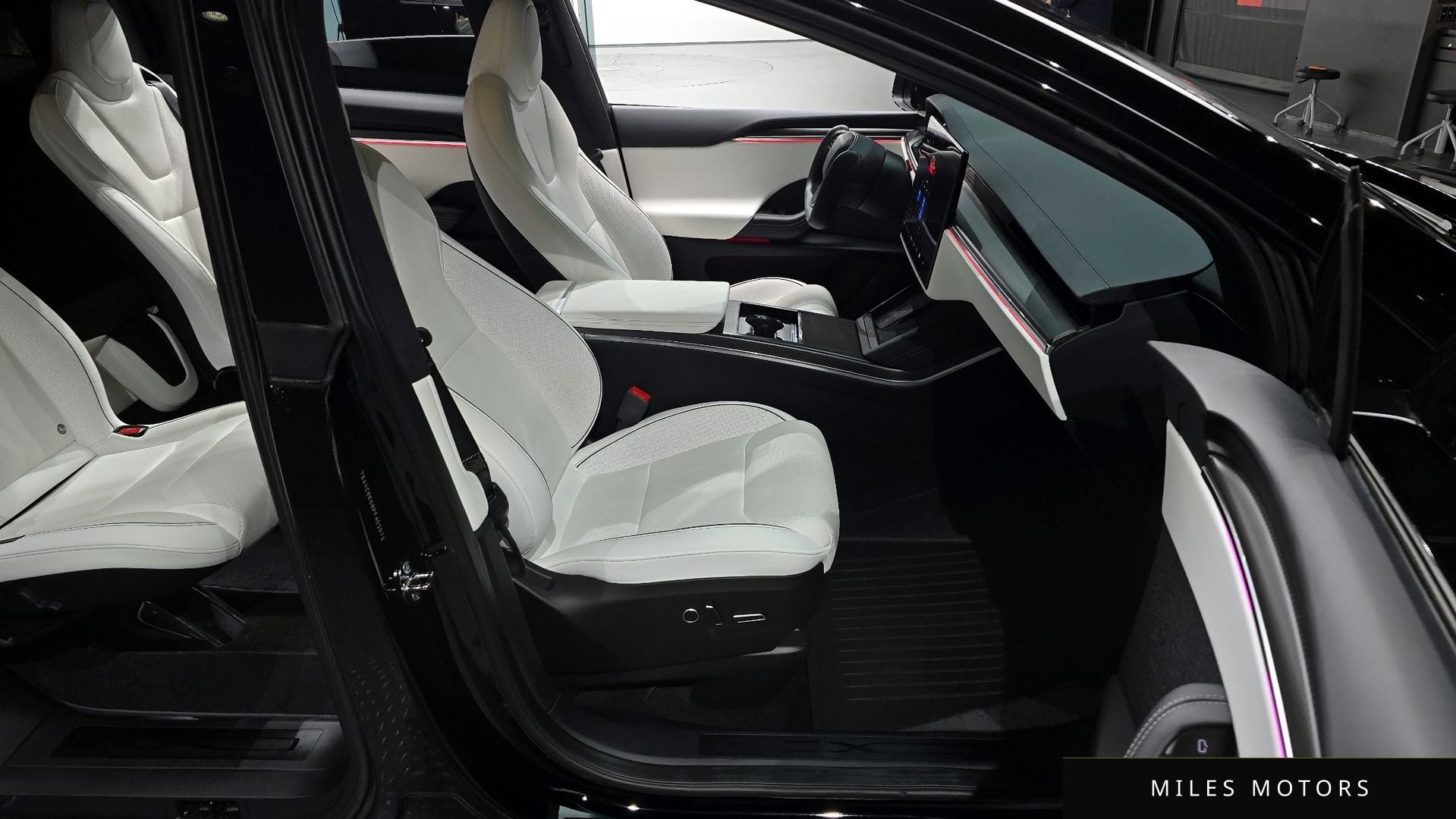 Tesla Model X 2023 — миниатюра 11