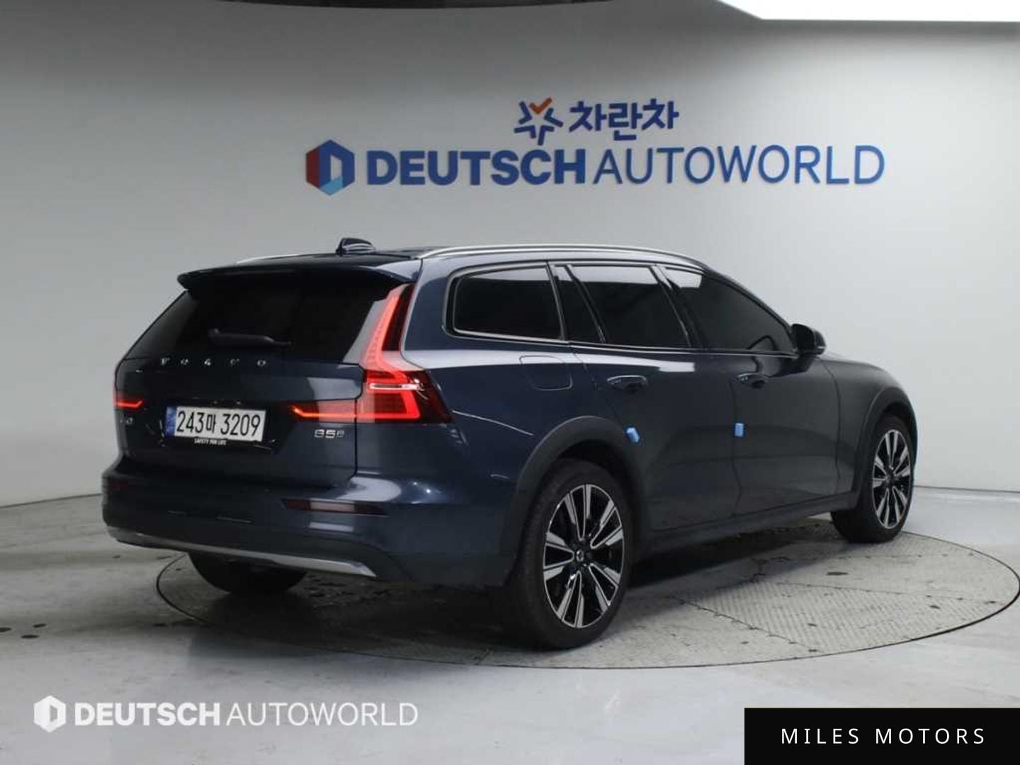Volvo V60 2023 — миниатюра 2