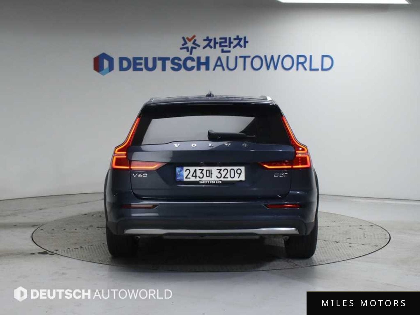 Volvo V60 2023 — миниатюра 4