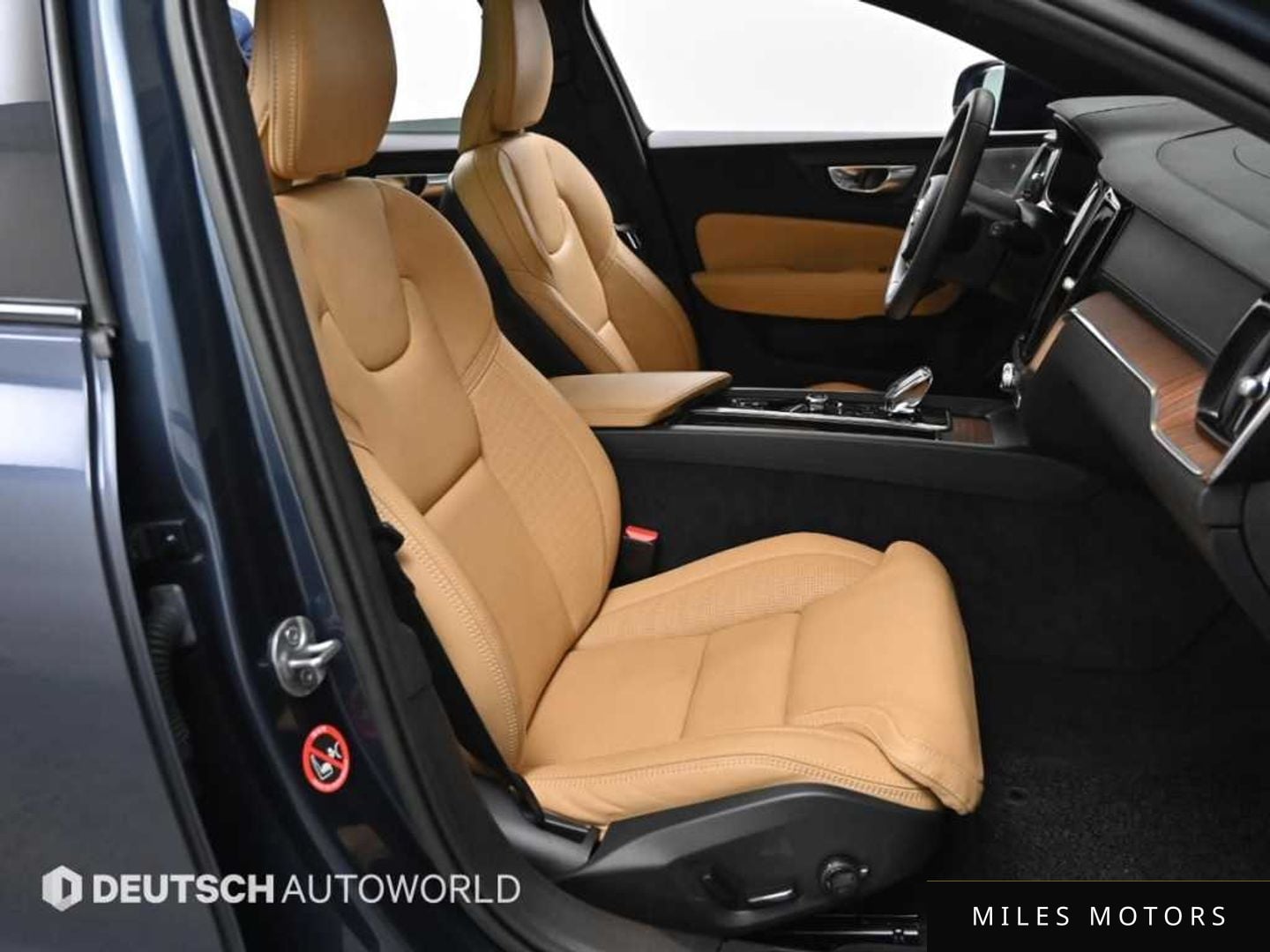 Volvo V60 2023 — миниатюра 10