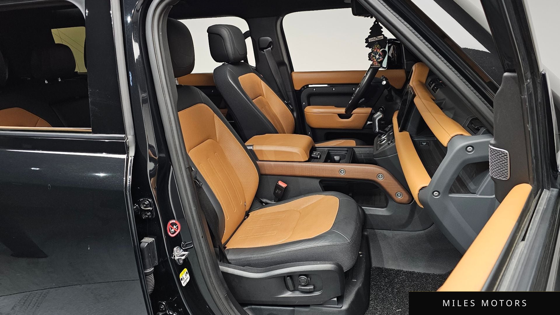 Land Rover Defender 2023 — миниатюра 10