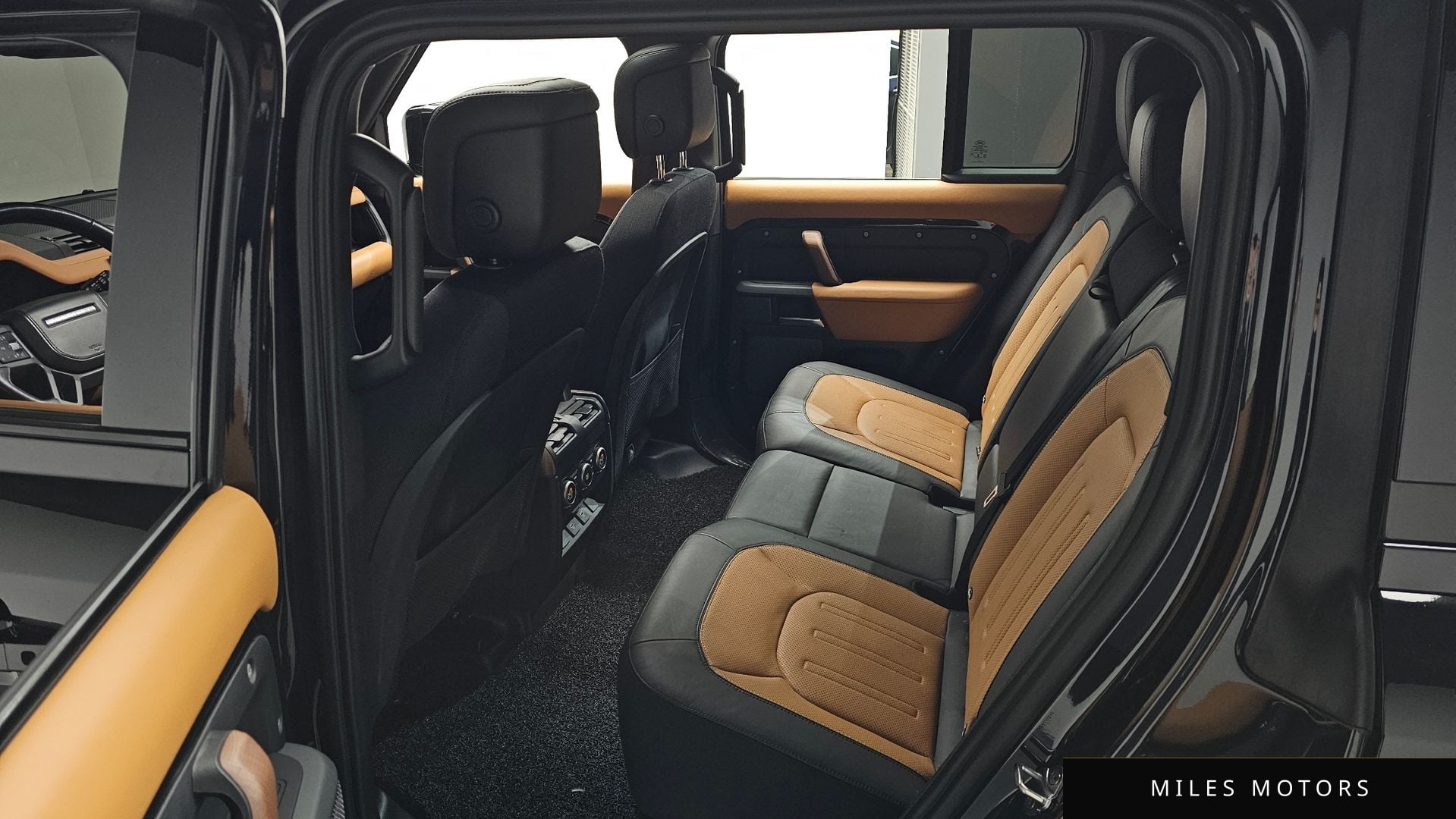 Land Rover Defender 2023 — миниатюра 12