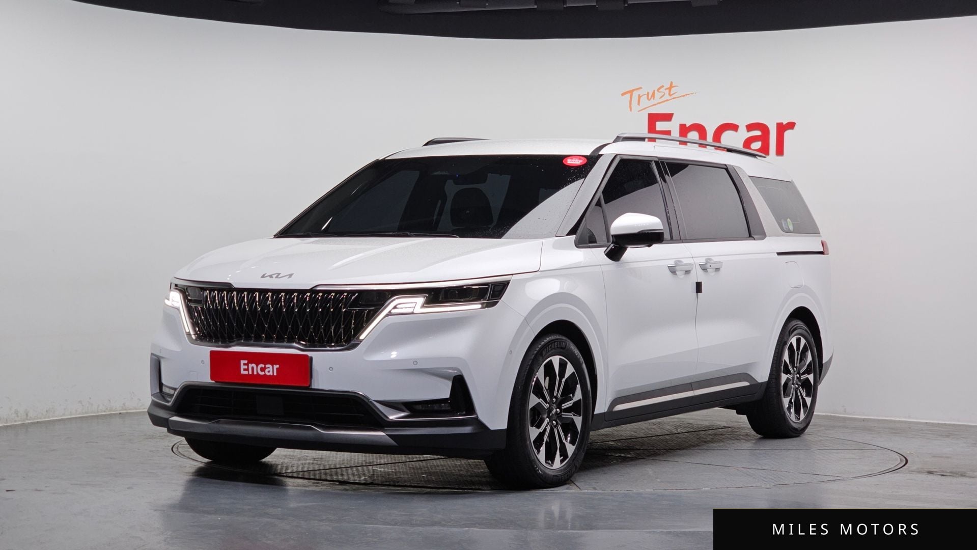 Kia Carnival 2023 — фото 1 из 12