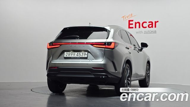 Лексус NX350h 2023 — миниатюра 4