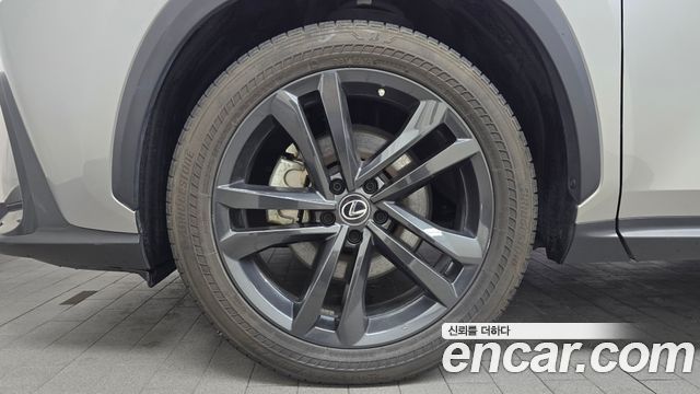 Лексус NX350h 2023 — миниатюра 5