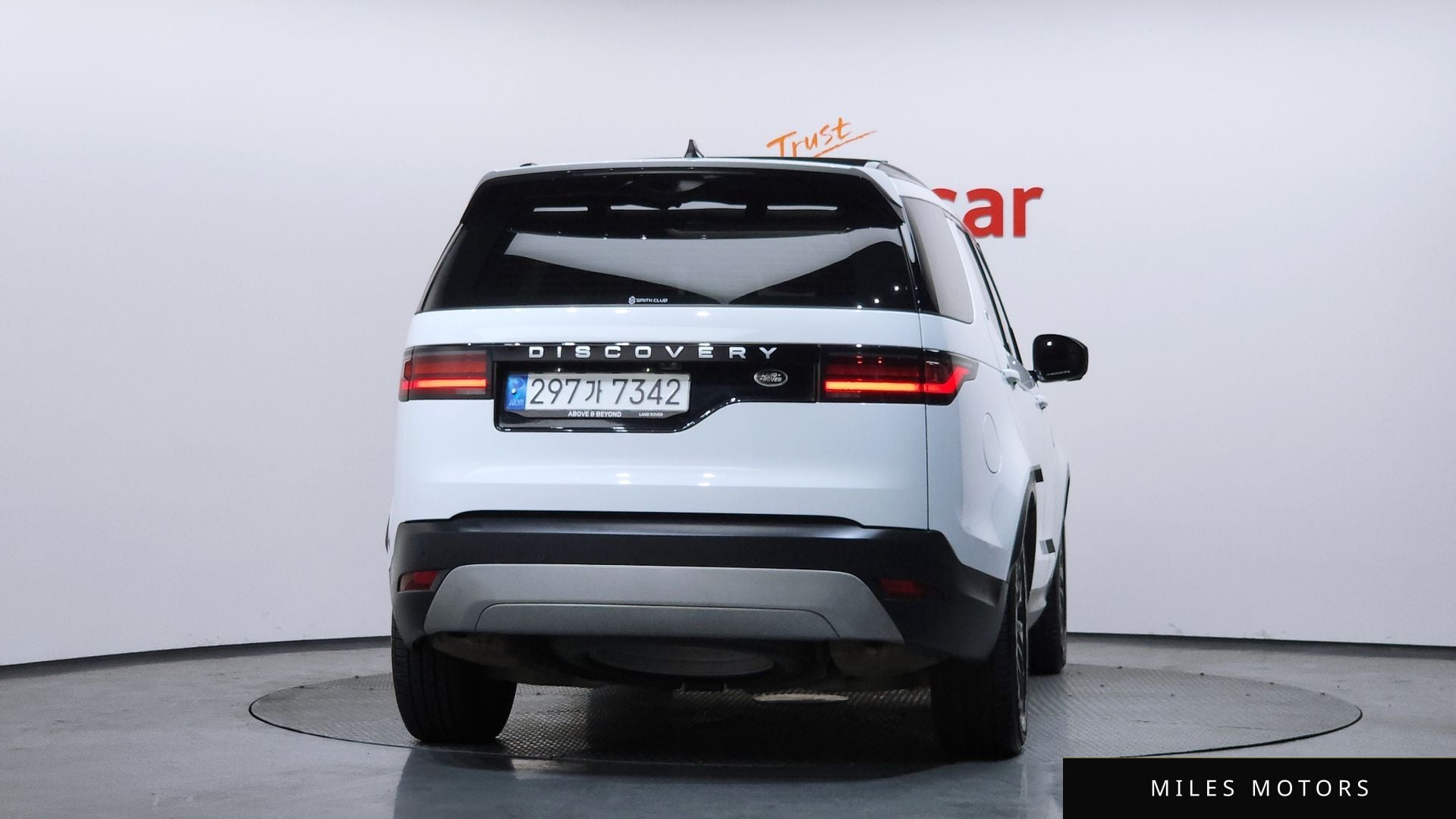 Land Rover Discovery 2023 — миниатюра 4