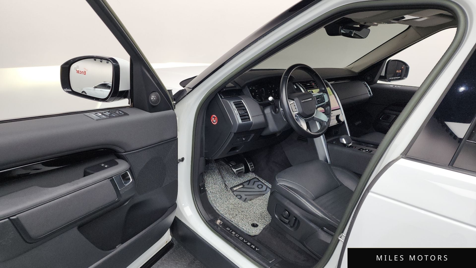 Land Rover Discovery 2023 — миниатюра 10