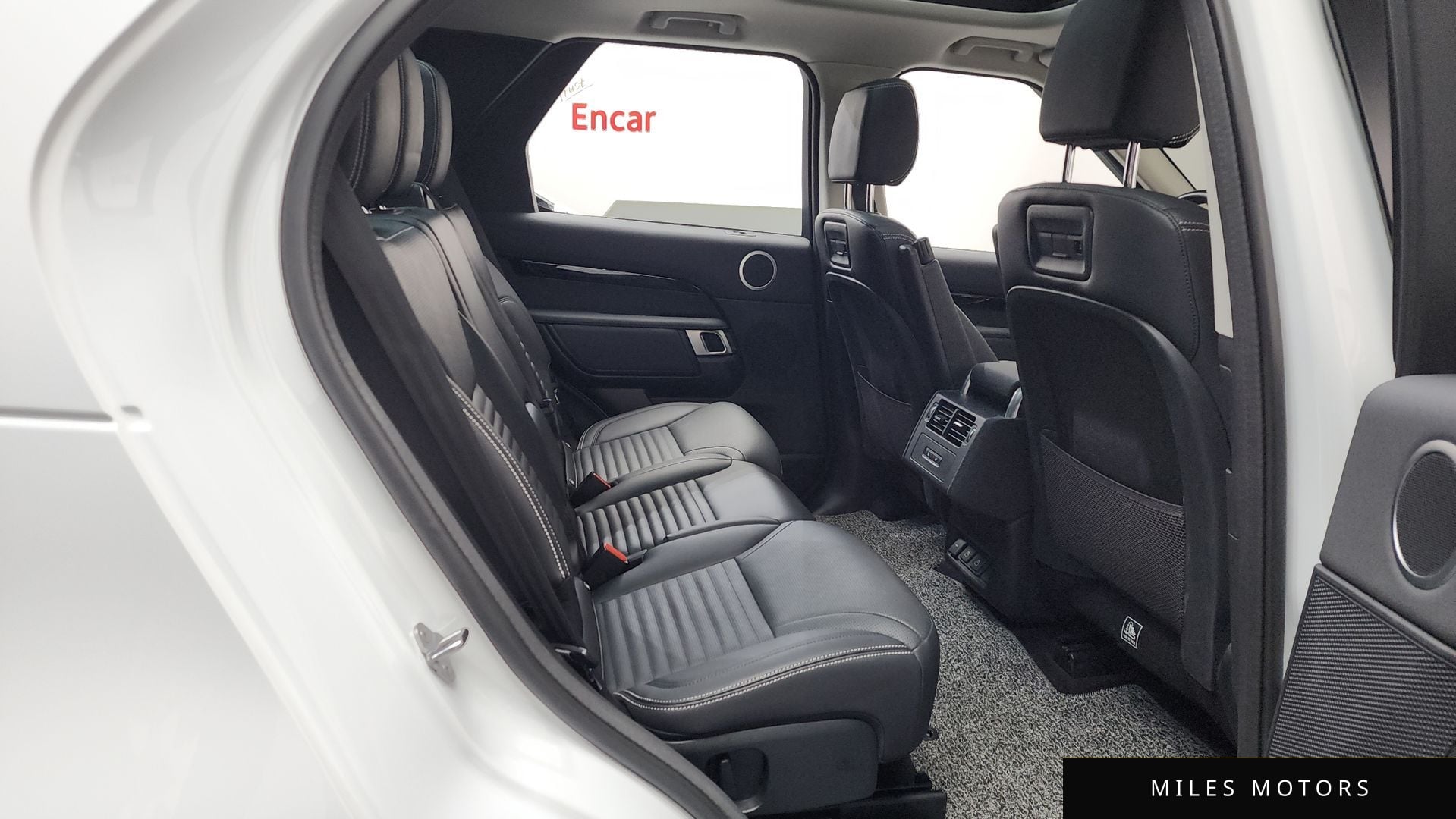 Land Rover Discovery 2023 — миниатюра 12