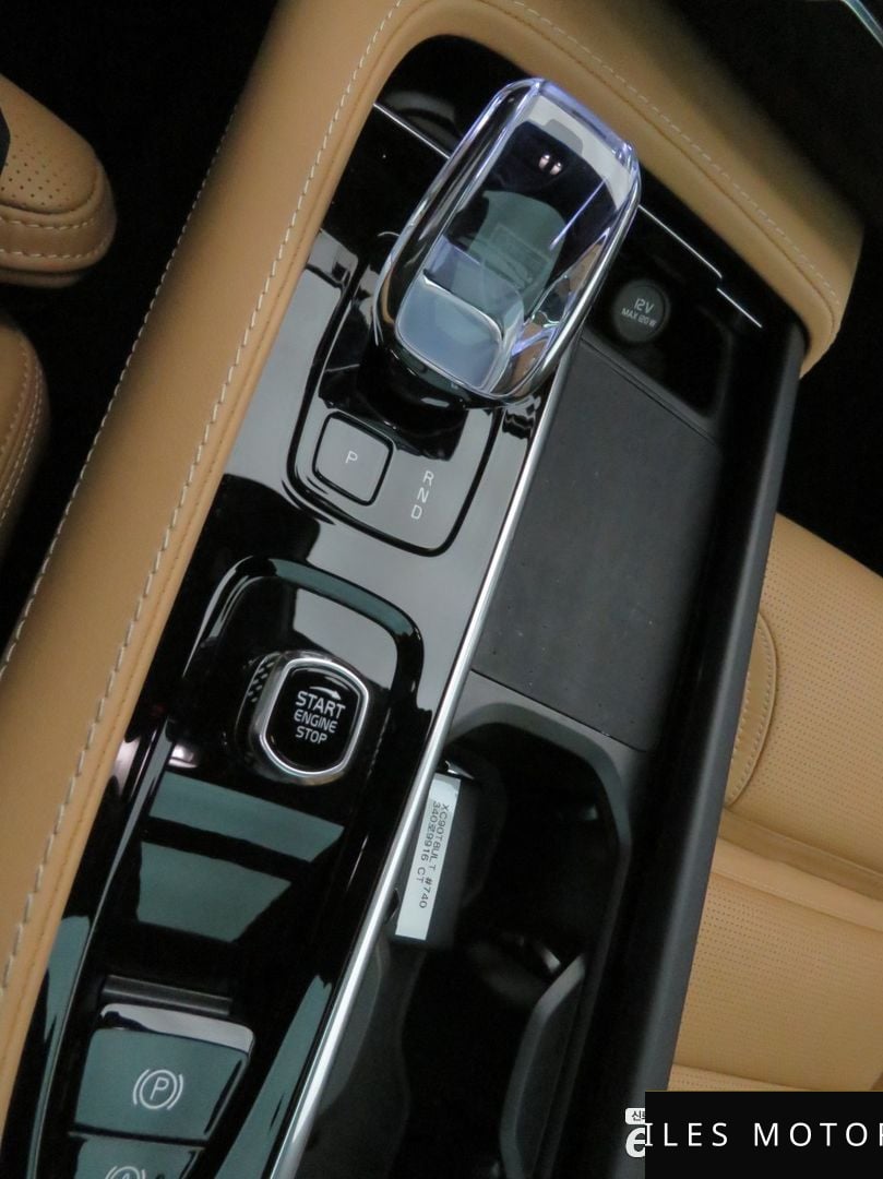 Volvo XC90 2024 — миниатюра 9