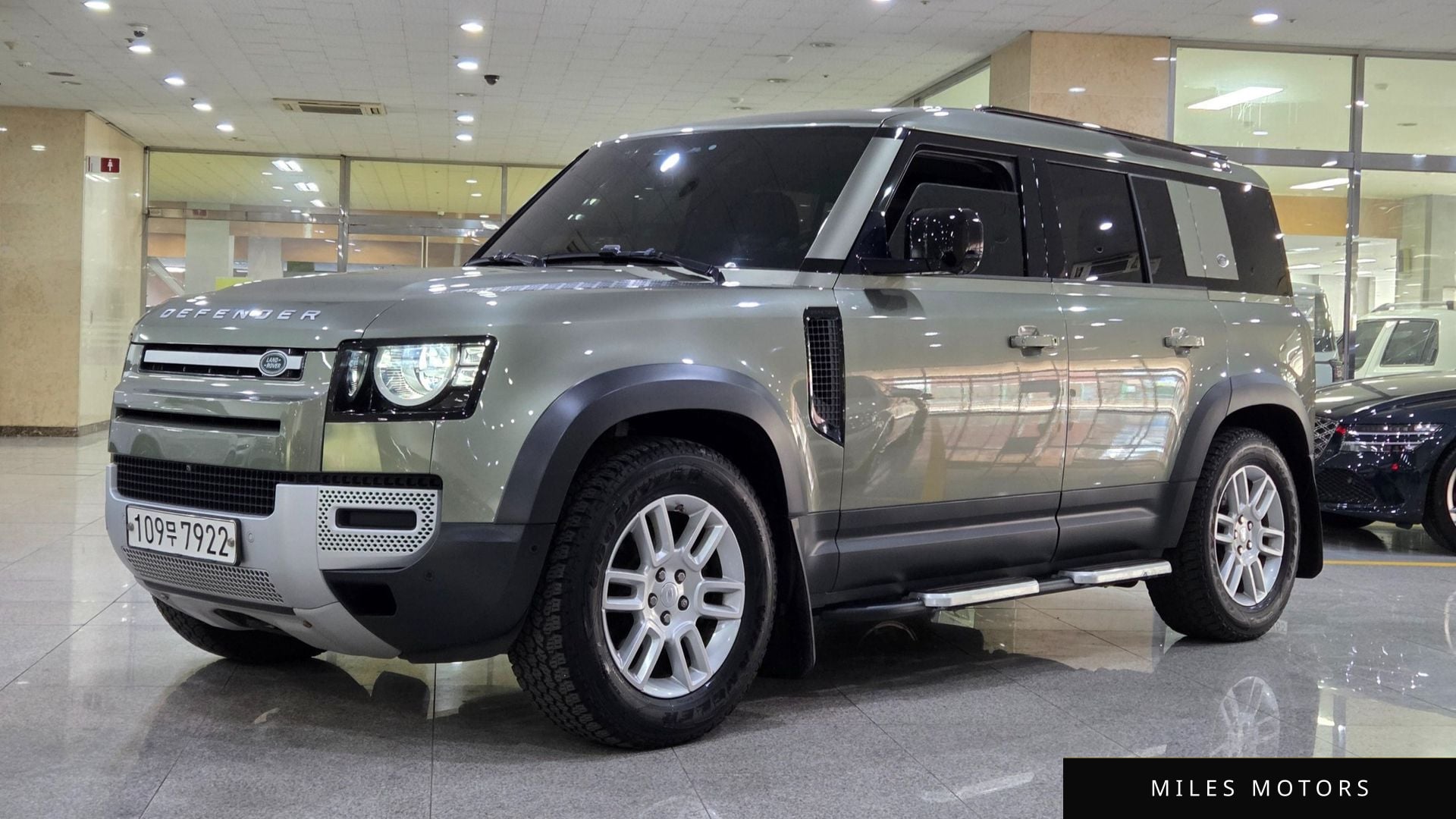 Land Rover Defender 2020 — фото 1 из 12