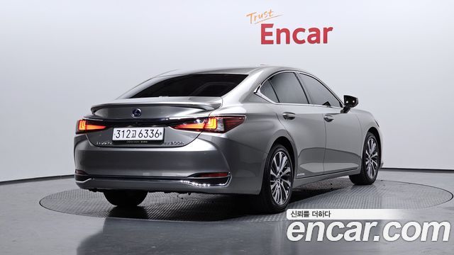 Лексус ES300h 2019 — миниатюра 2