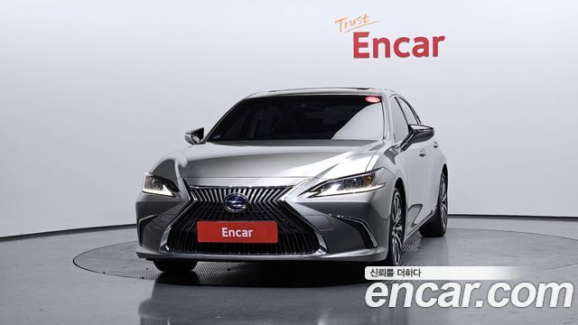 Лексус ES300h 2019 — миниатюра 3