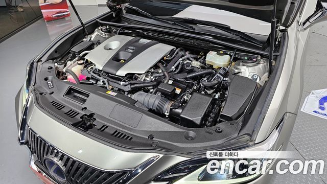 Лексус ES300h 2019 — миниатюра 6