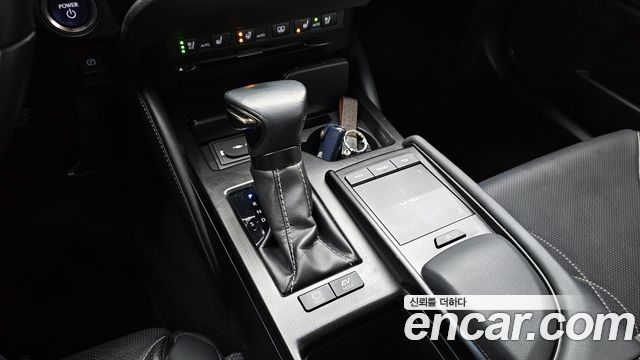 Лексус ES300h 2019 — миниатюра 9