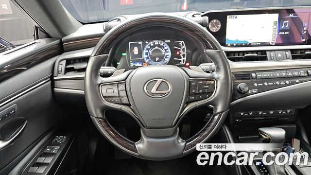Лексус ES300h 2019 — миниатюра 13
