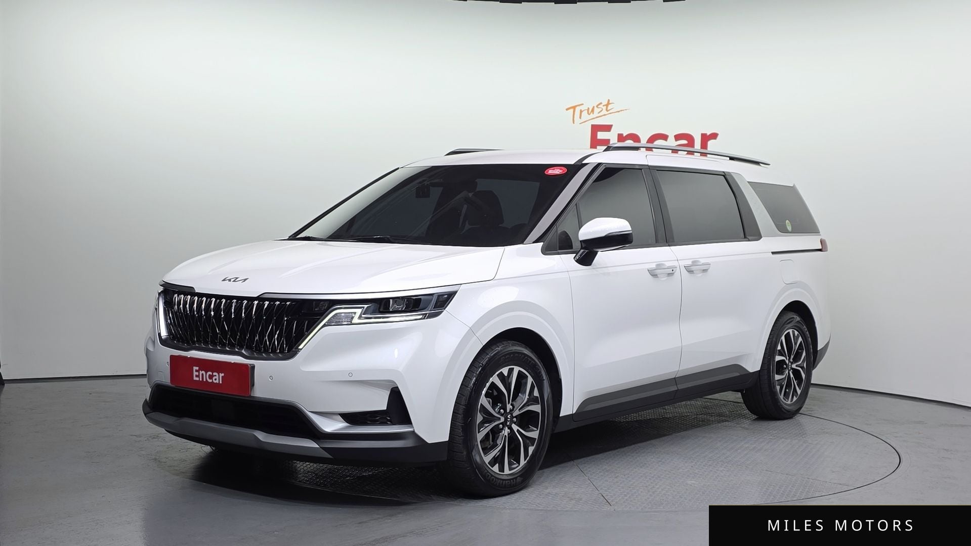 Kia Carnival 2021 — фото 1 из 12
