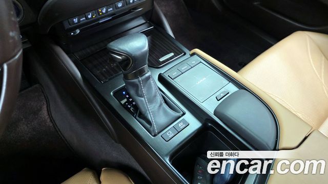 Лексус ES300h 2019 — миниатюра 9