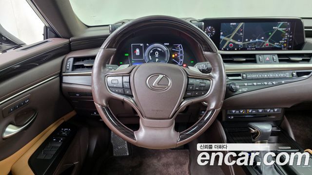 Лексус ES300h 2019 — миниатюра 13