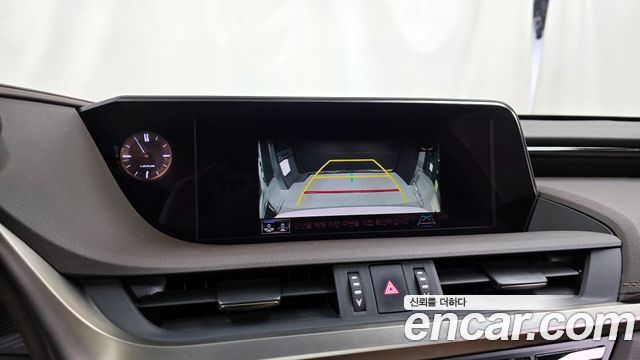 Лексус ES300h 2019 — миниатюра 15