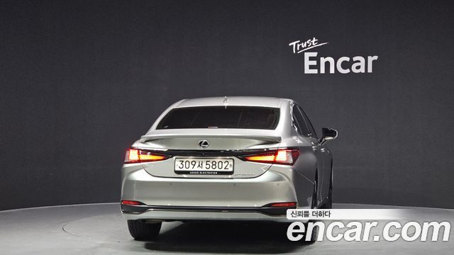 Лексус ES300h 2024 — миниатюра 4