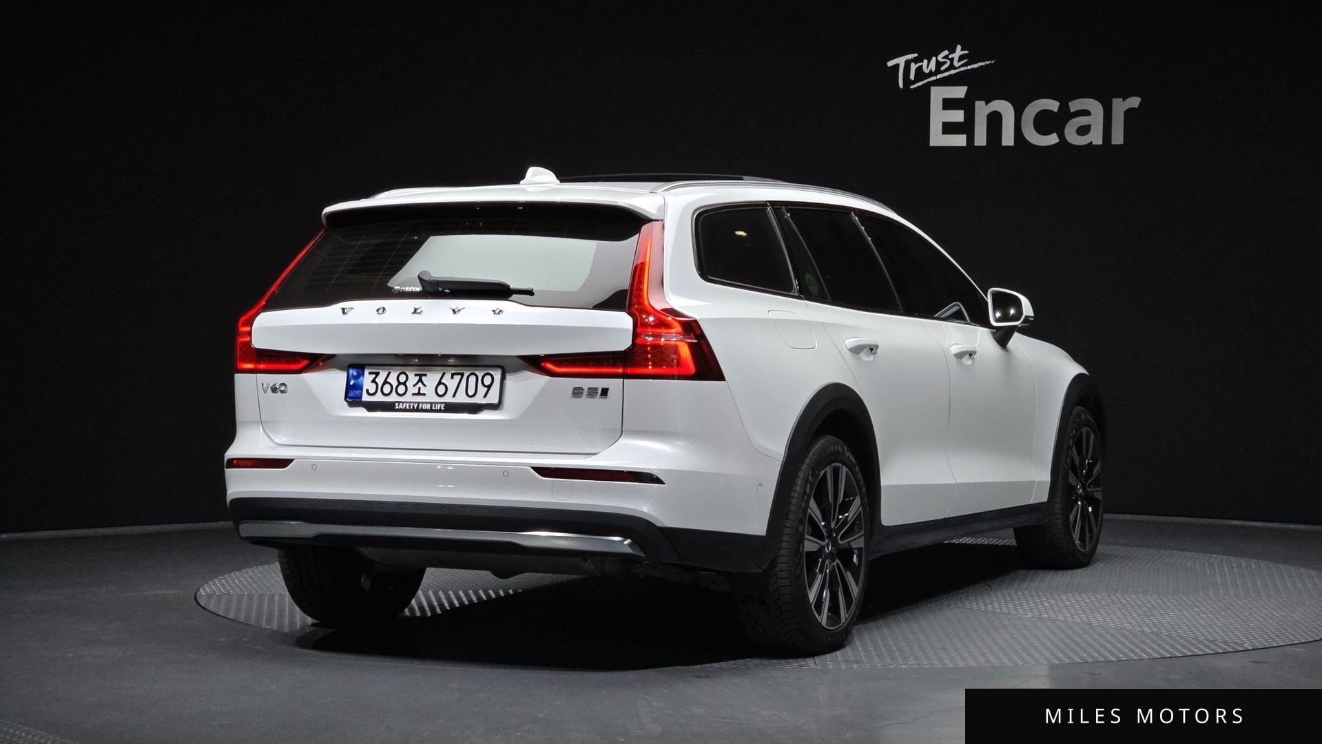 Volvo V60 2023 — миниатюра 2