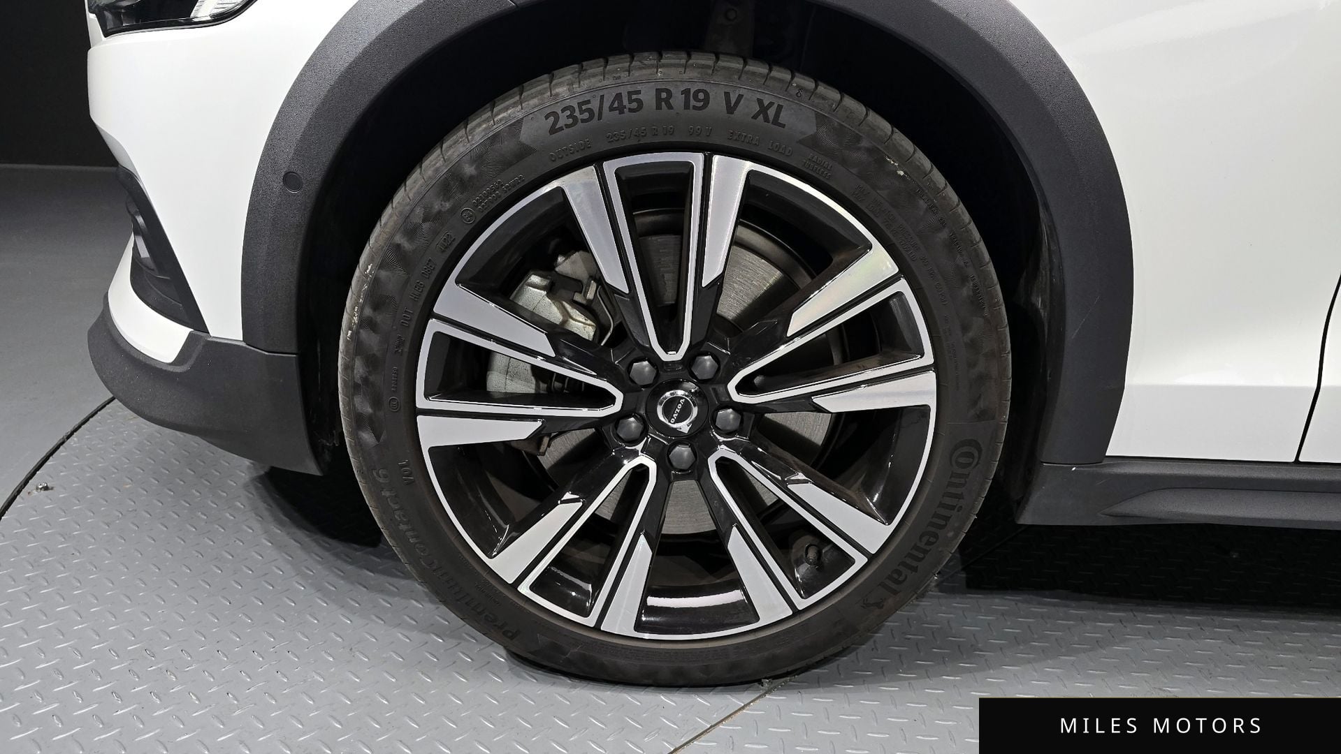 Volvo V60 2023 — миниатюра 5