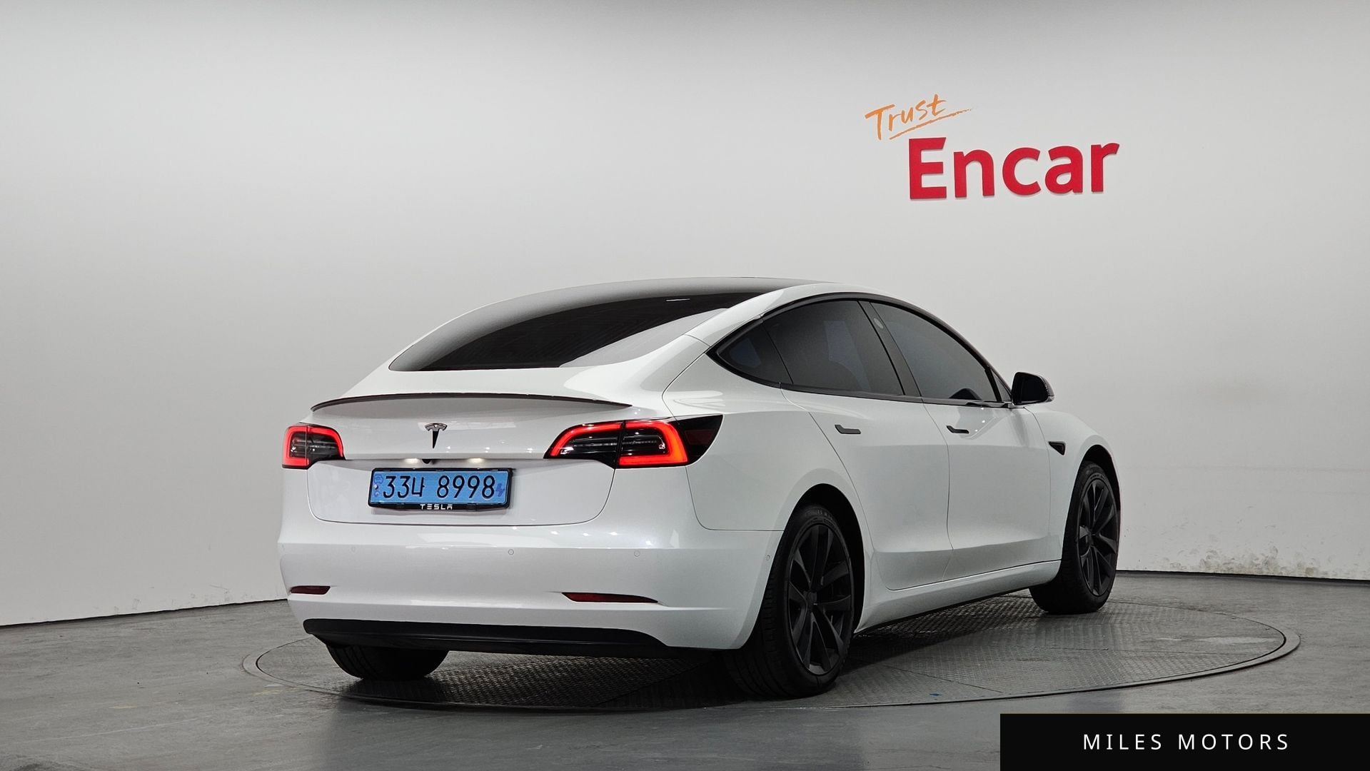 Tesla Model 3 2020 — миниатюра 2