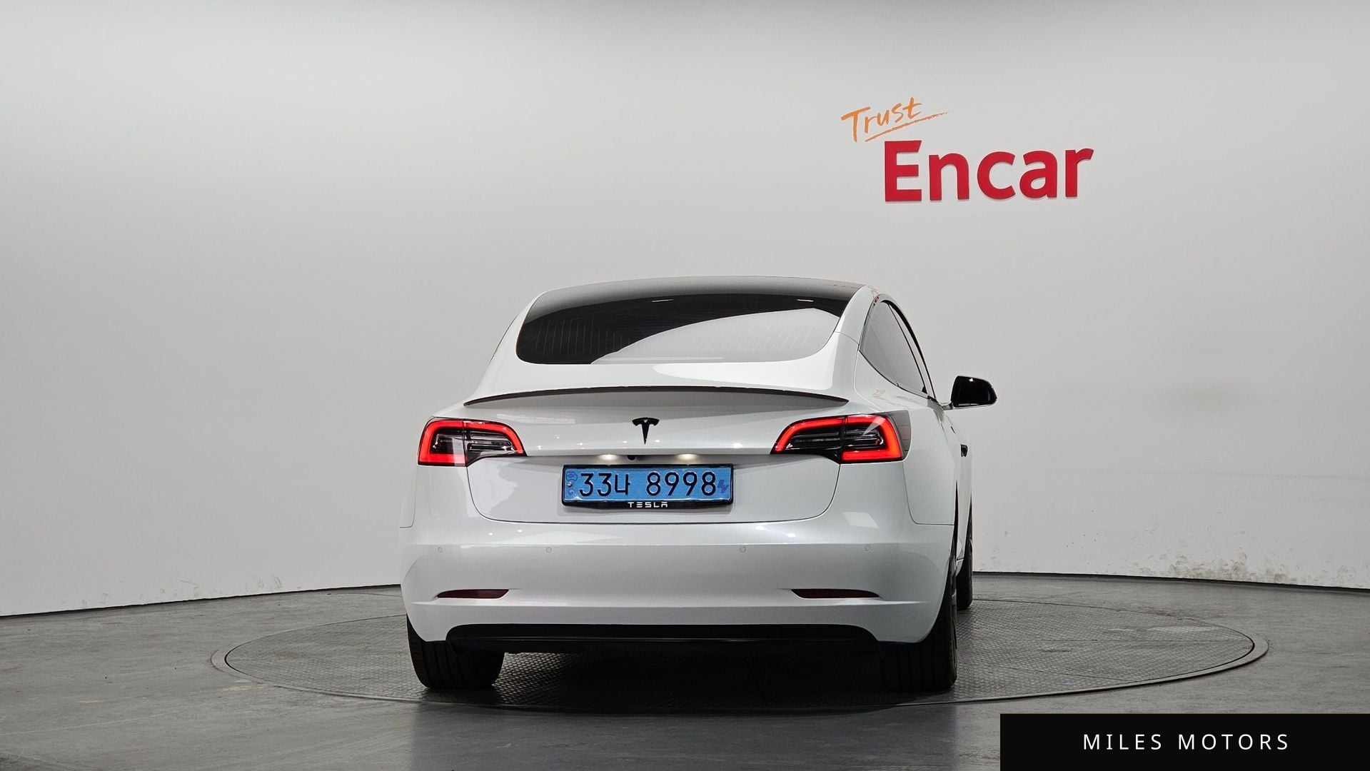 Tesla Model 3 2020 — миниатюра 4